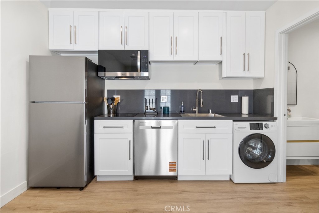 18216 Hartland Street Property Photo 30