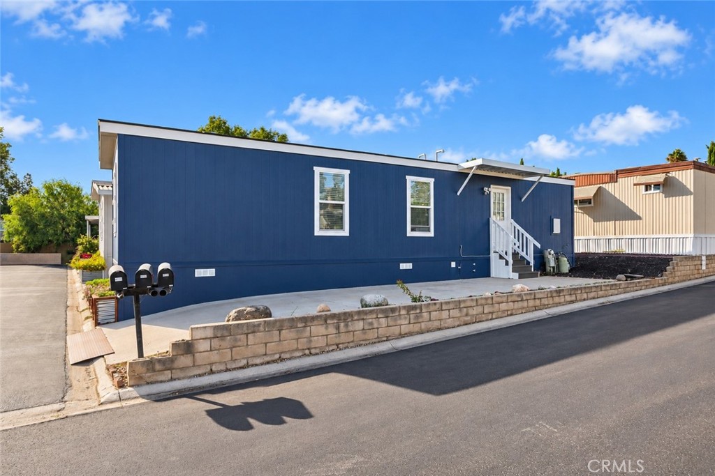 2099 James Court 64 Property Photo 2