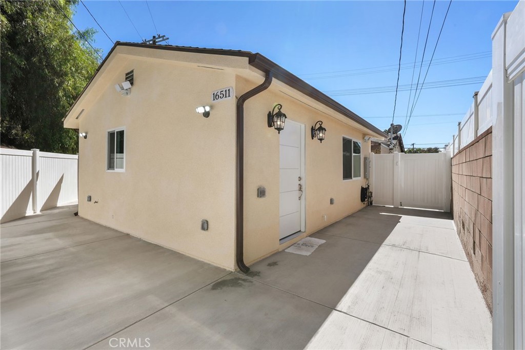 16511 San Fernando Mission Boulevard Property Photo 4