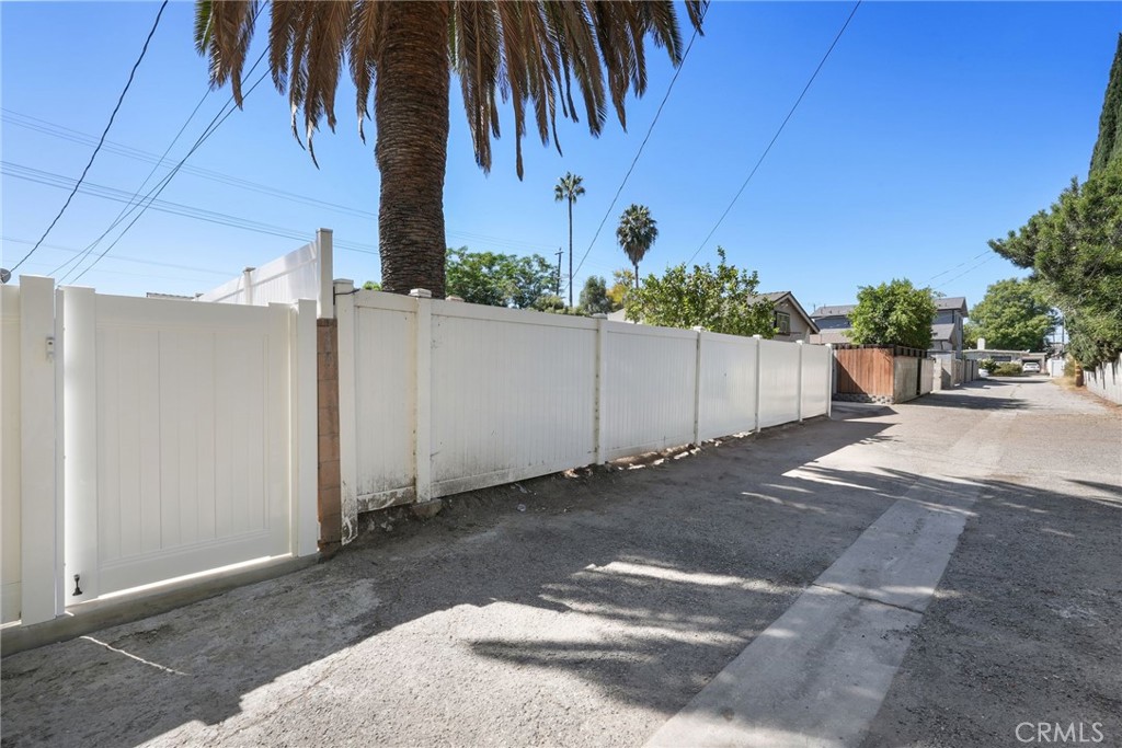 16511 San Fernando Mission Boulevard Property Photo 5