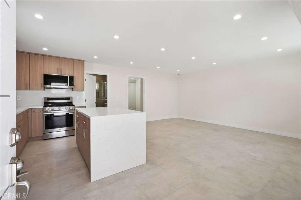 16511 San Fernando Mission Boulevard Property Photo 6