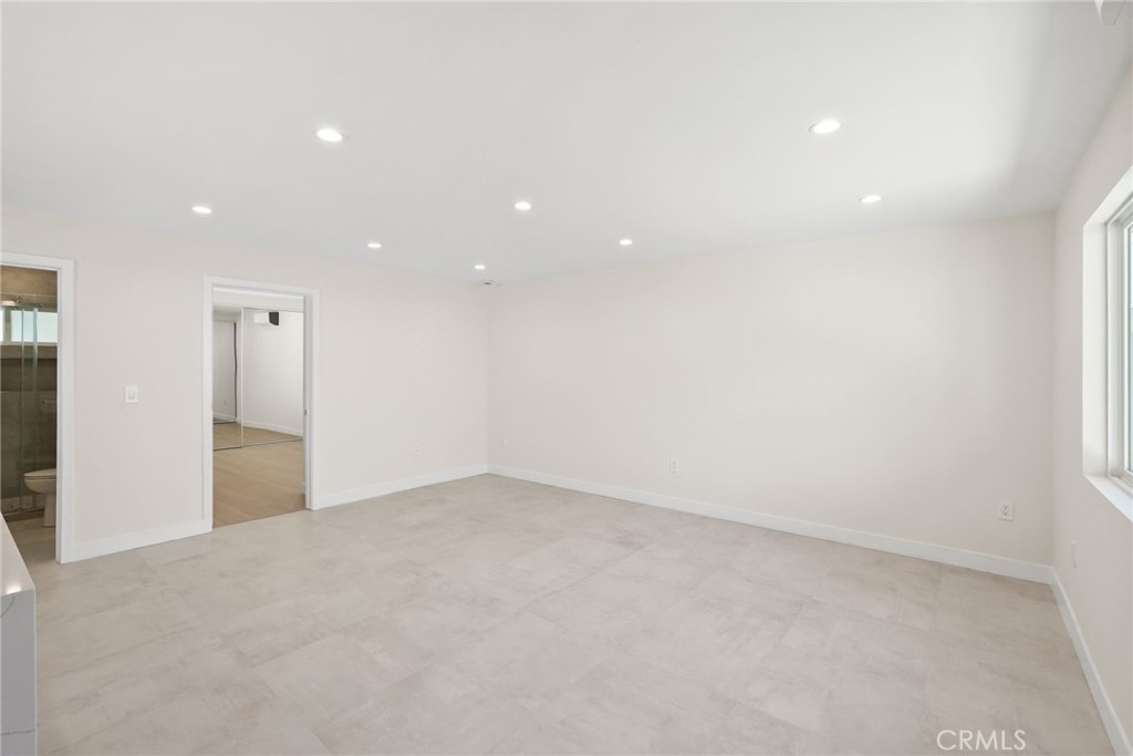 16511 San Fernando Mission Boulevard Property Photo 7