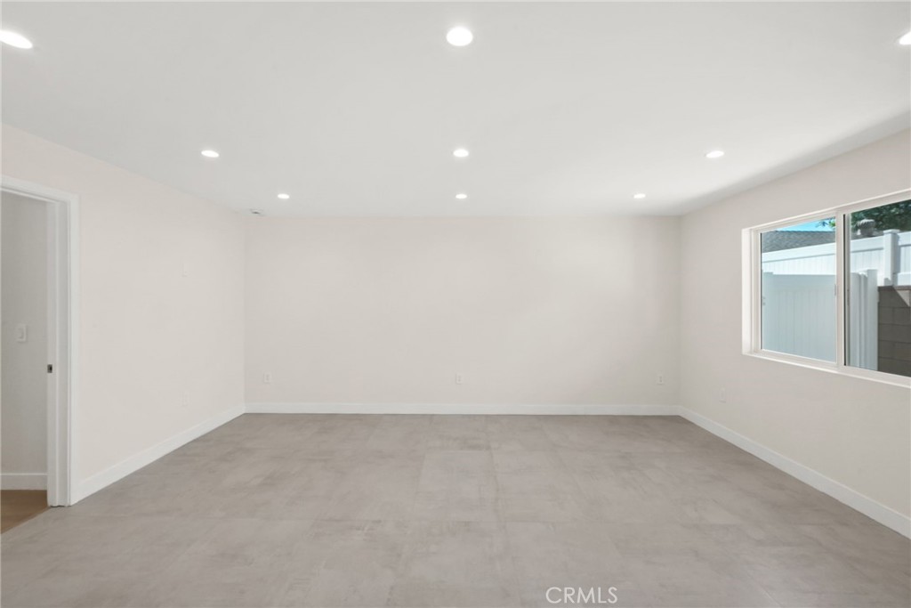 16511 San Fernando Mission Boulevard Property Photo 8