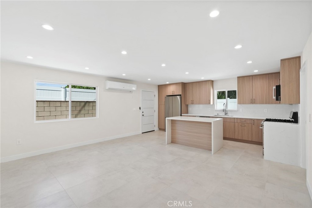 16511 San Fernando Mission Boulevard Property Photo 9