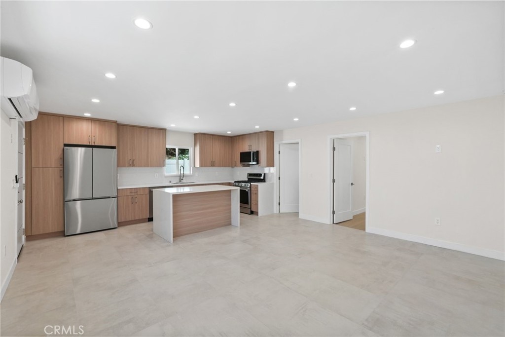 16511 San Fernando Mission Boulevard Property Photo 10