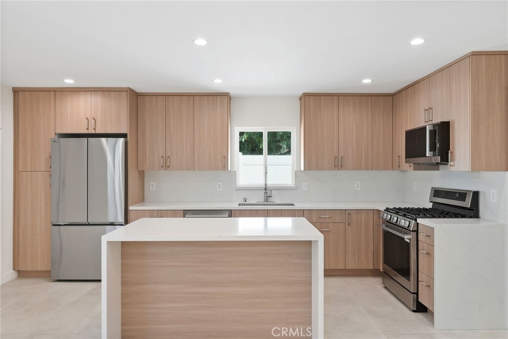 16511 San Fernando Mission Boulevard Property Photo 11