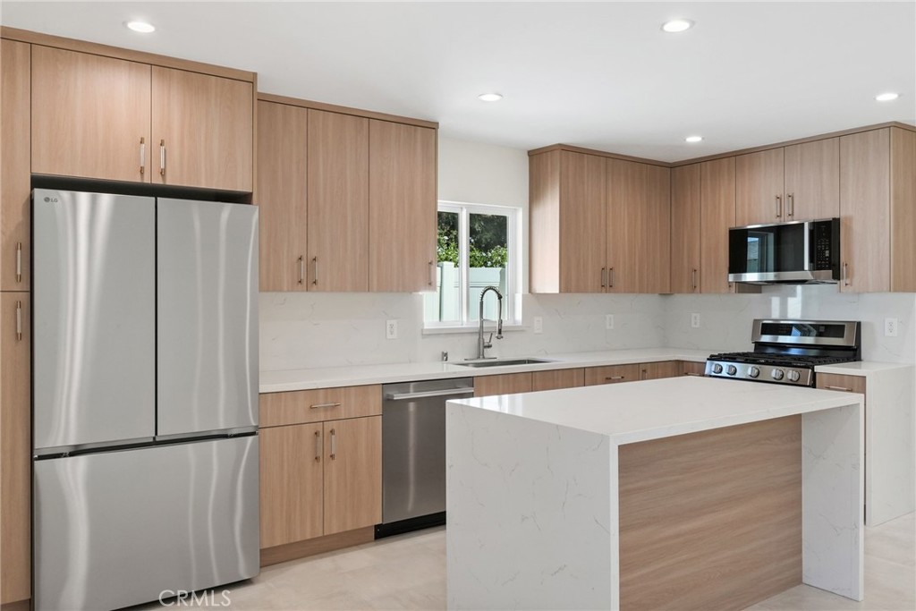 16511 San Fernando Mission Boulevard Property Photo 12