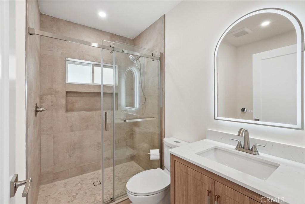 16511 San Fernando Mission Boulevard Property Photo 17
