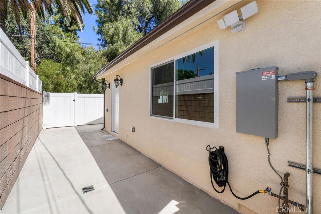 16511 San Fernando Mission Boulevard Property Photo 19