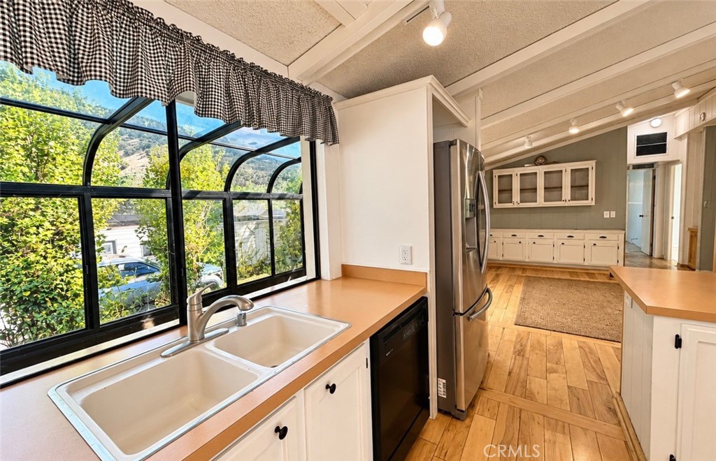 820 Yosemite Property Photo 5