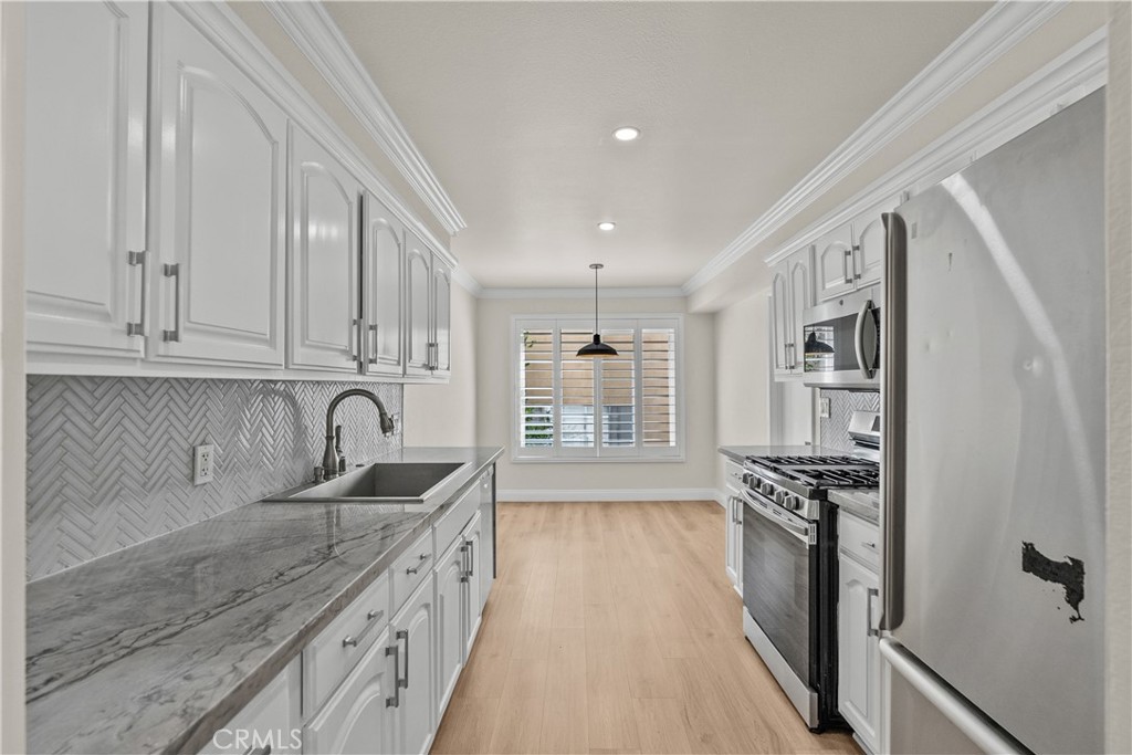1742 S Bentley Property Photo 3