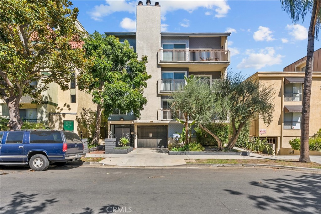 1742 S Bentley Property Photo 11