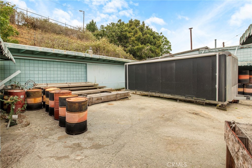 335 E Beach Avenue Property Photo 8