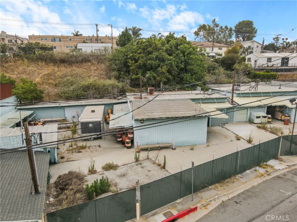 335 E Beach Avenue Property Photo 24