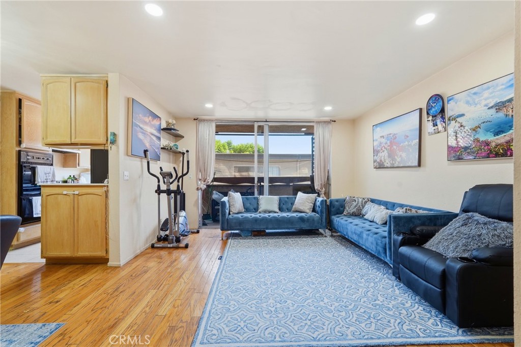 5429 Newcastle 303 Property Photo 5