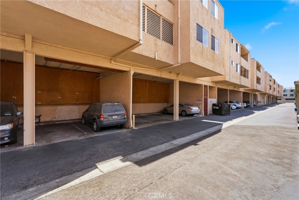 5429 Newcastle 303 Property Photo 10