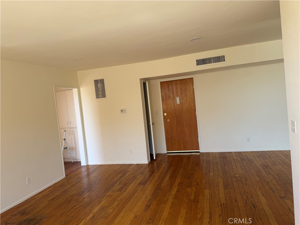 5429 Newcastle 303 Property Photo 19