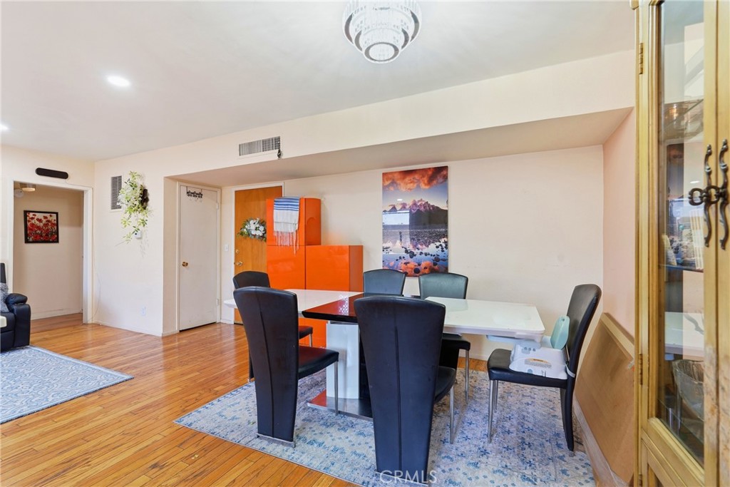 5429 Newcastle 303 Property Photo 21
