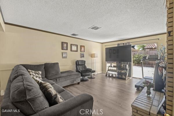 554 W Avenue J-11 Property Photo 4