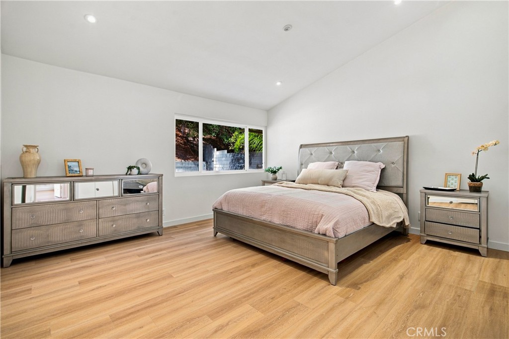 5777 Valerie Property Photo 14