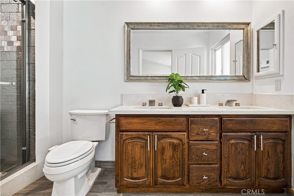 5777 Valerie Property Photo 17