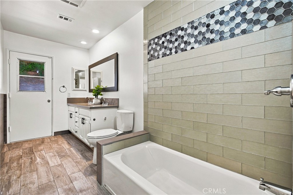 5777 Valerie Property Photo 26