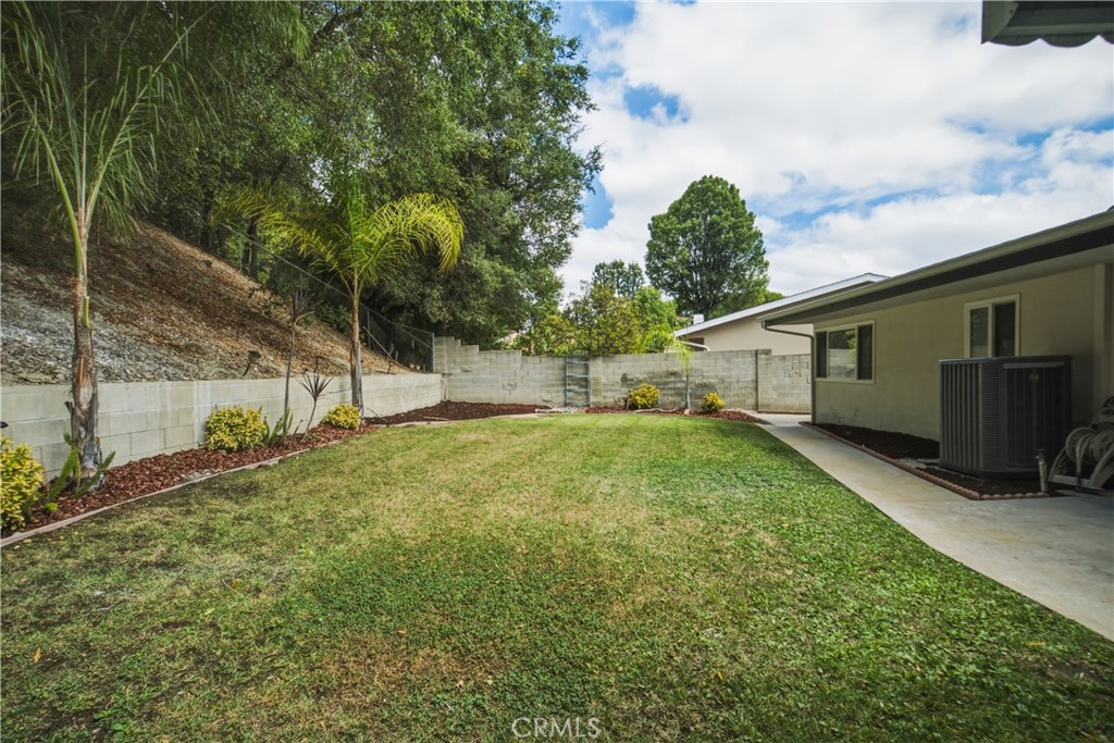 5777 Valerie Property Photo 32