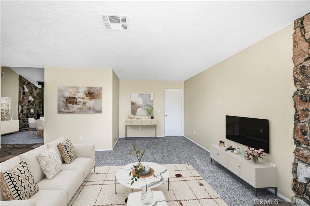 11694 Pepper Street Property Photo 3