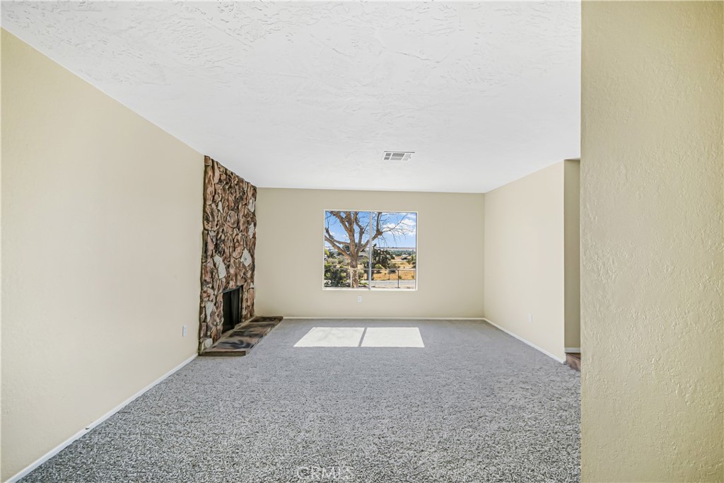 11694 Pepper Street Property Photo 7