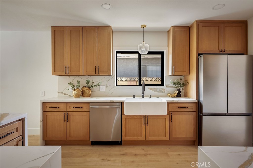 23800 Aetna Street Property Photo 6
