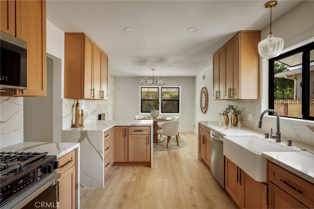 23800 Aetna Street Property Photo 7