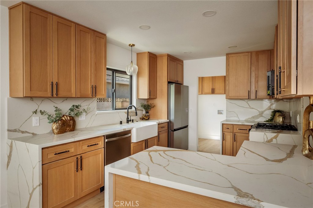 23800 Aetna Street Property Photo 8