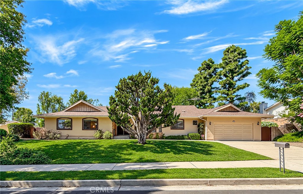 9525 Encino Property Photo 1