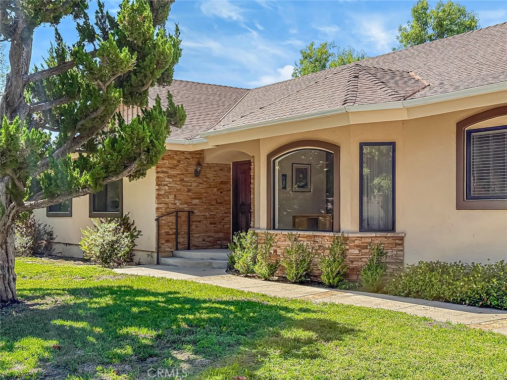 9525 Encino Property Photo 3