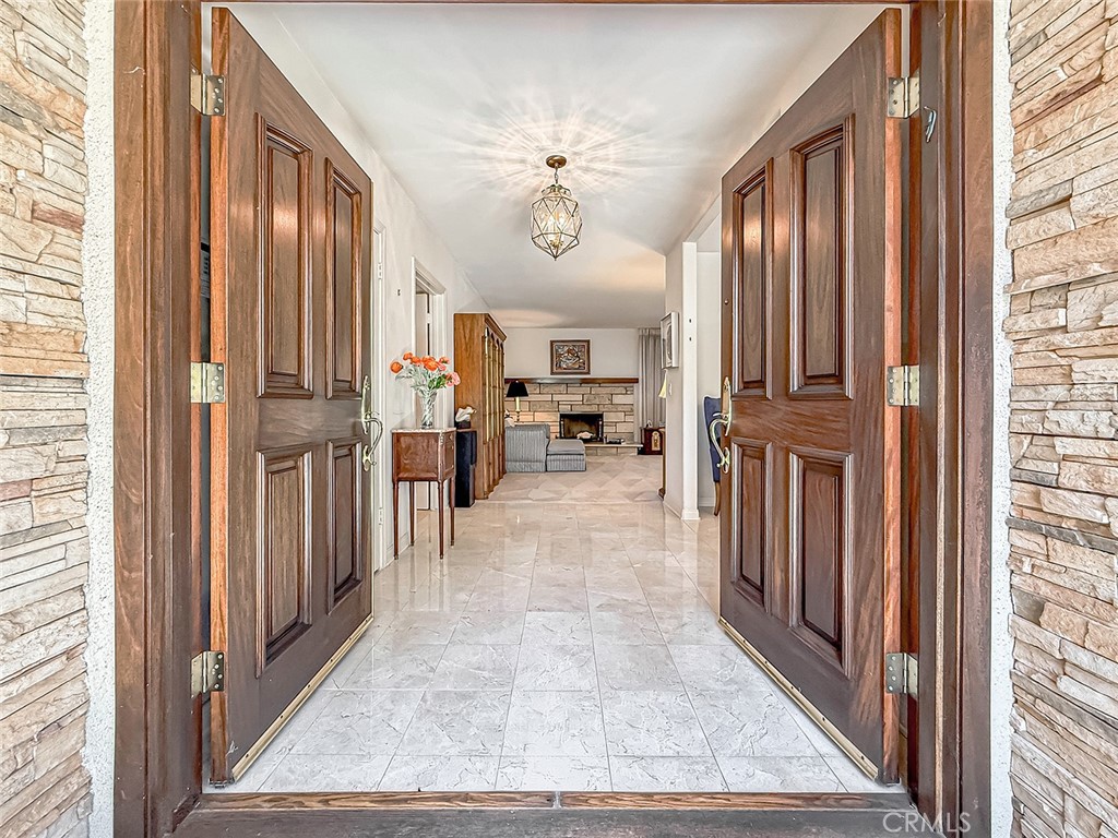 9525 Encino Property Photo 5