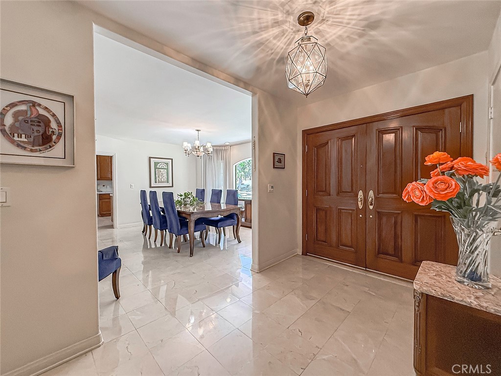 9525 Encino Property Photo 6