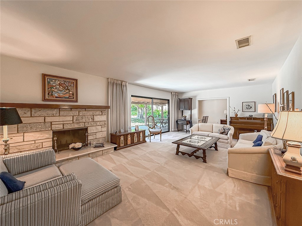 9525 Encino Property Photo 7
