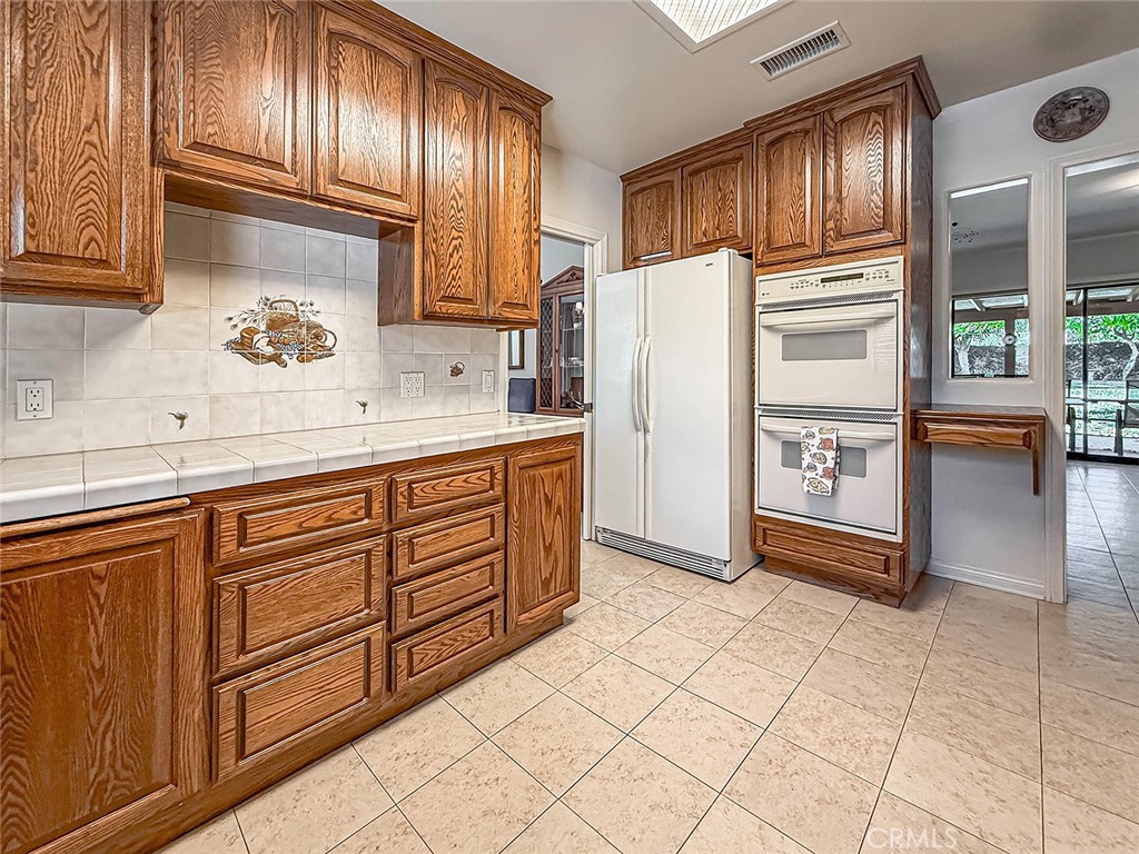 9525 Encino Property Photo 15