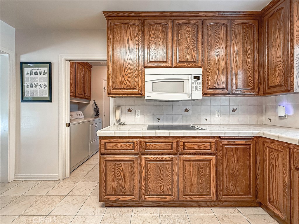 9525 Encino Property Photo 16