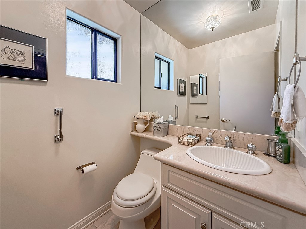 9525 Encino Property Photo 20