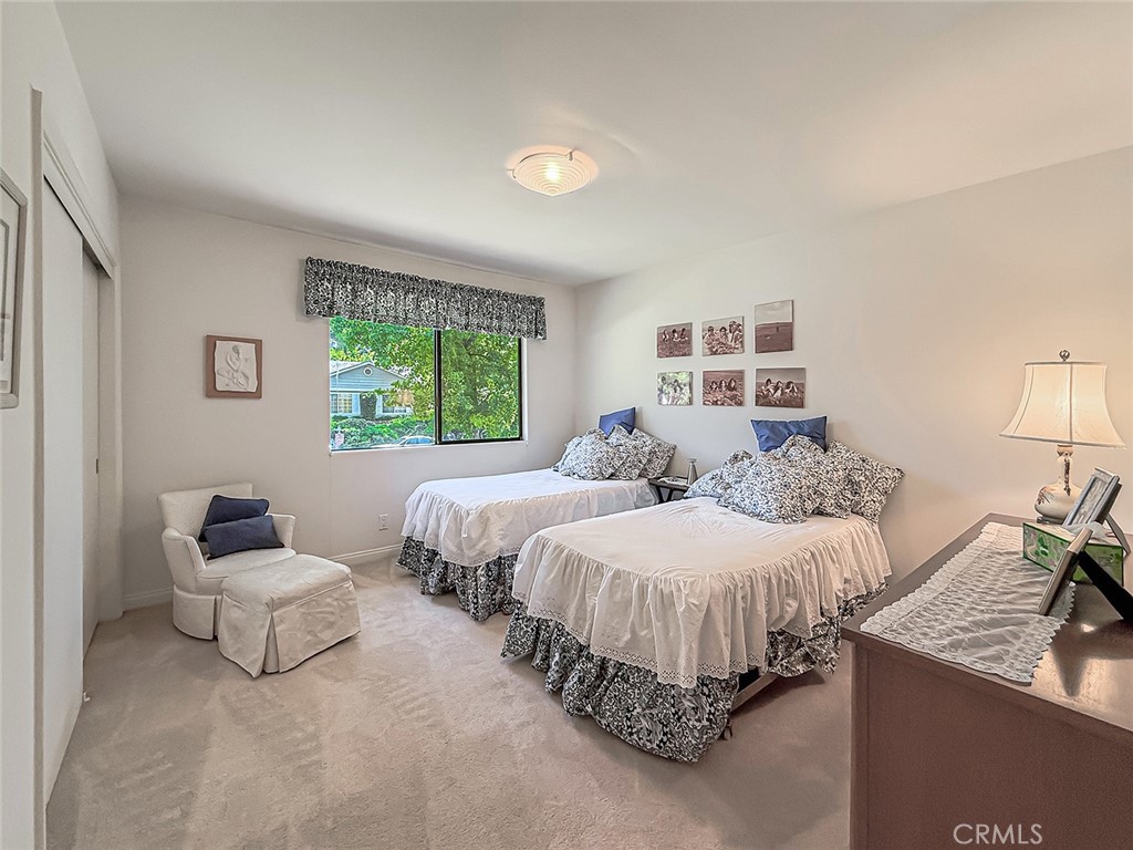 9525 Encino Property Photo 25