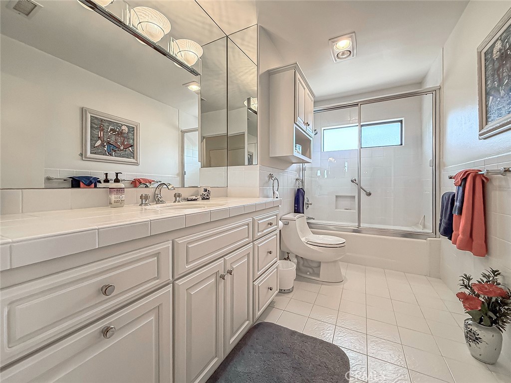9525 Encino Property Photo 35