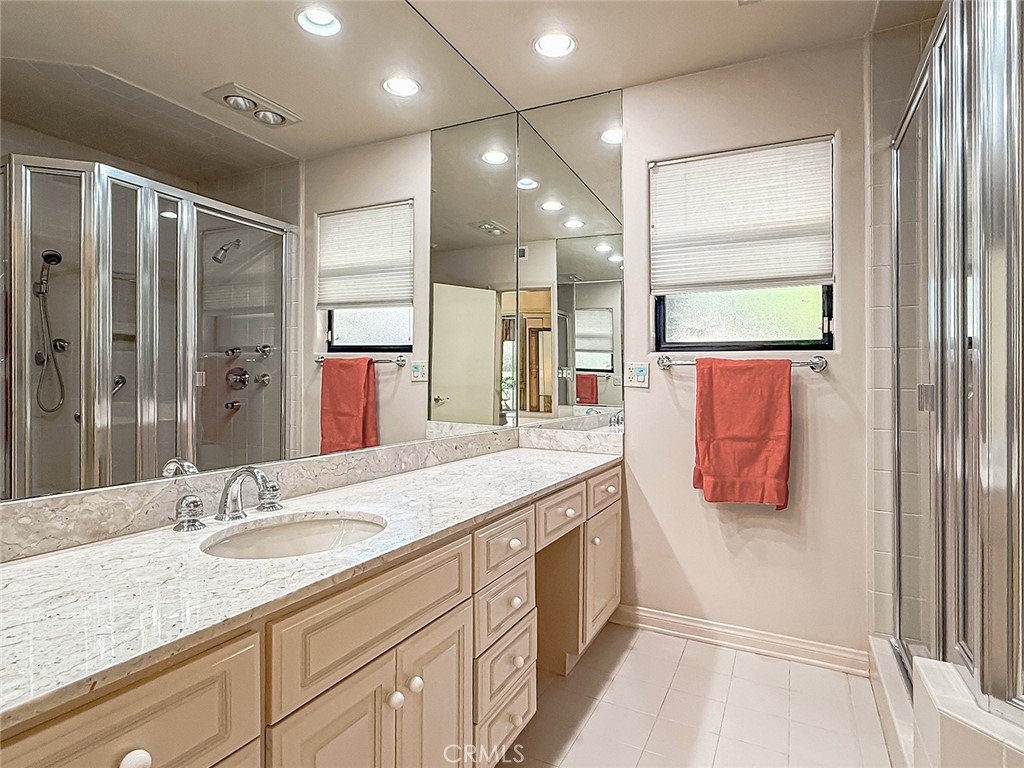 9525 Encino Property Photo 43