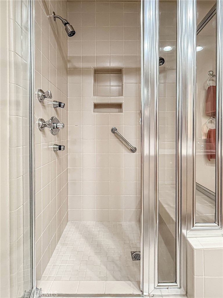 9525 Encino Property Photo 44