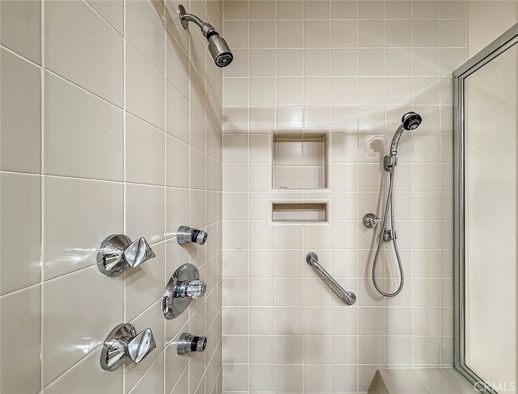 9525 Encino Property Photo 45