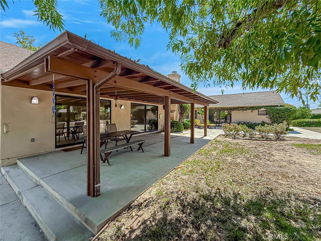 9525 Encino Property Photo 47