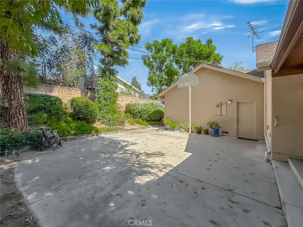 9525 Encino Property Photo 48