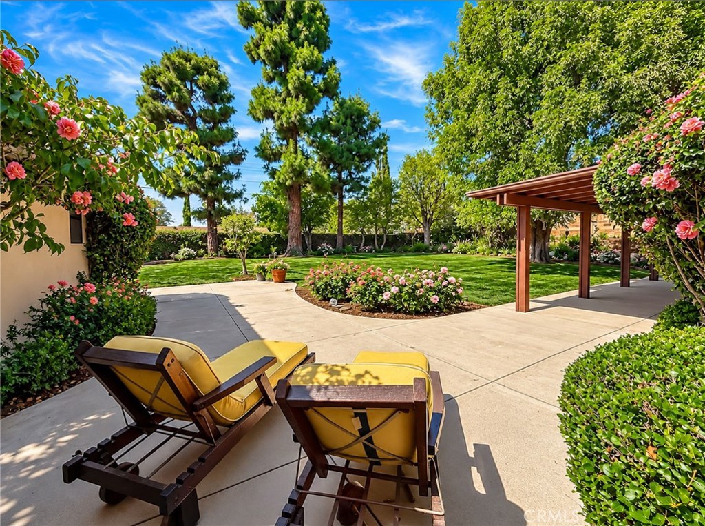 9525 Encino Property Photo 51