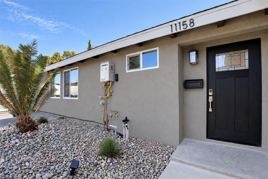 11158 Orion Ave Property Photo 3