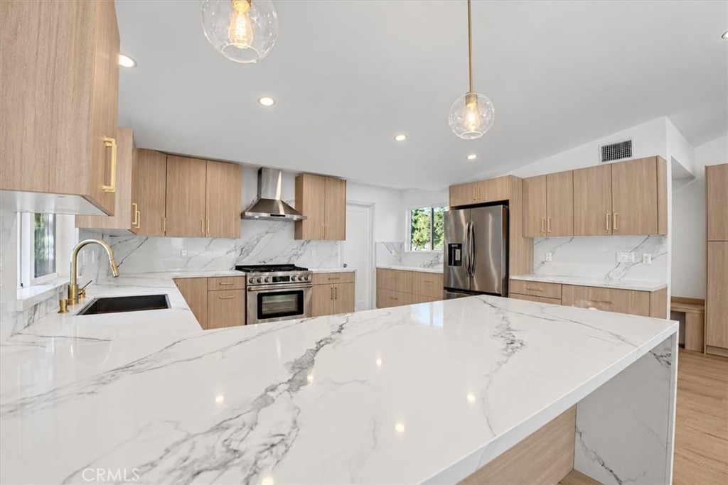 11158 Orion Ave Property Photo 7